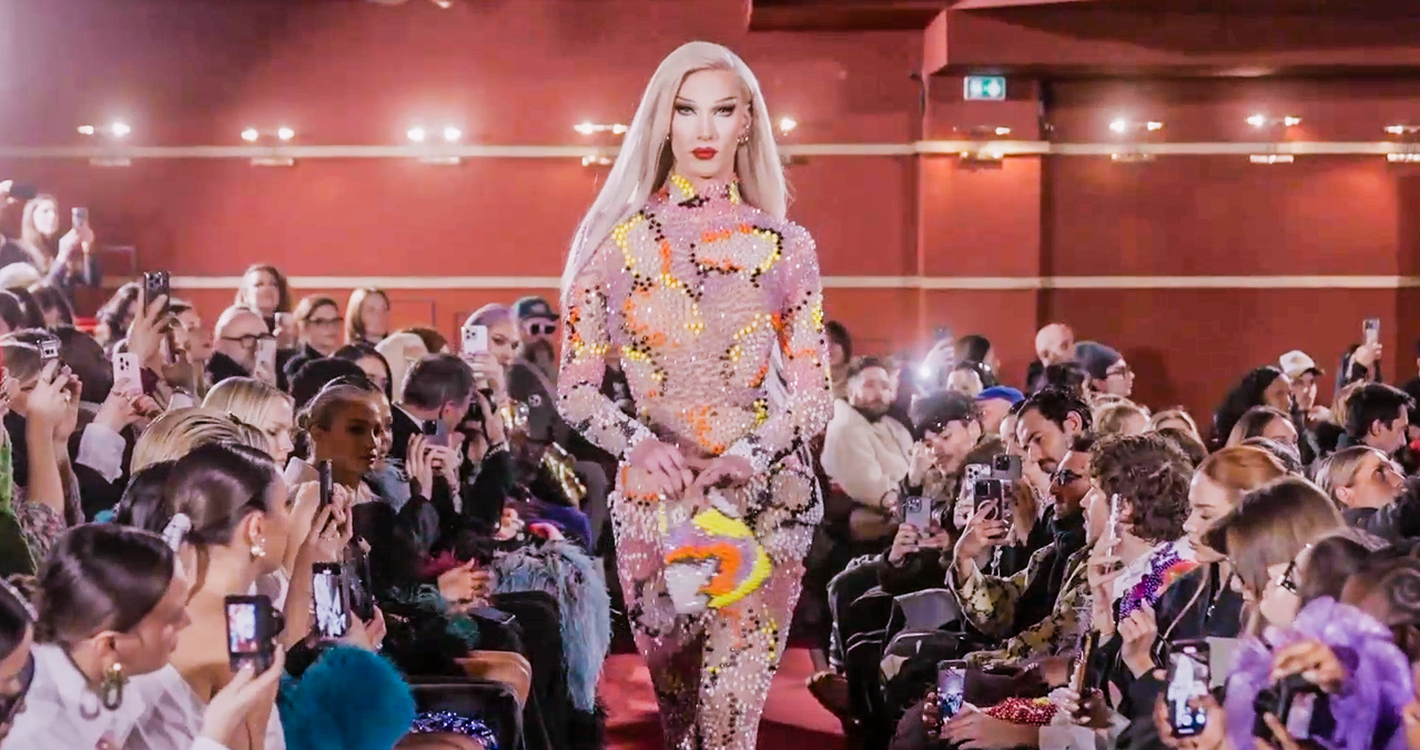 Un mannequin du défilé de Kevin Germanier à la Fashion Week 2024 à Paris. [RTS]