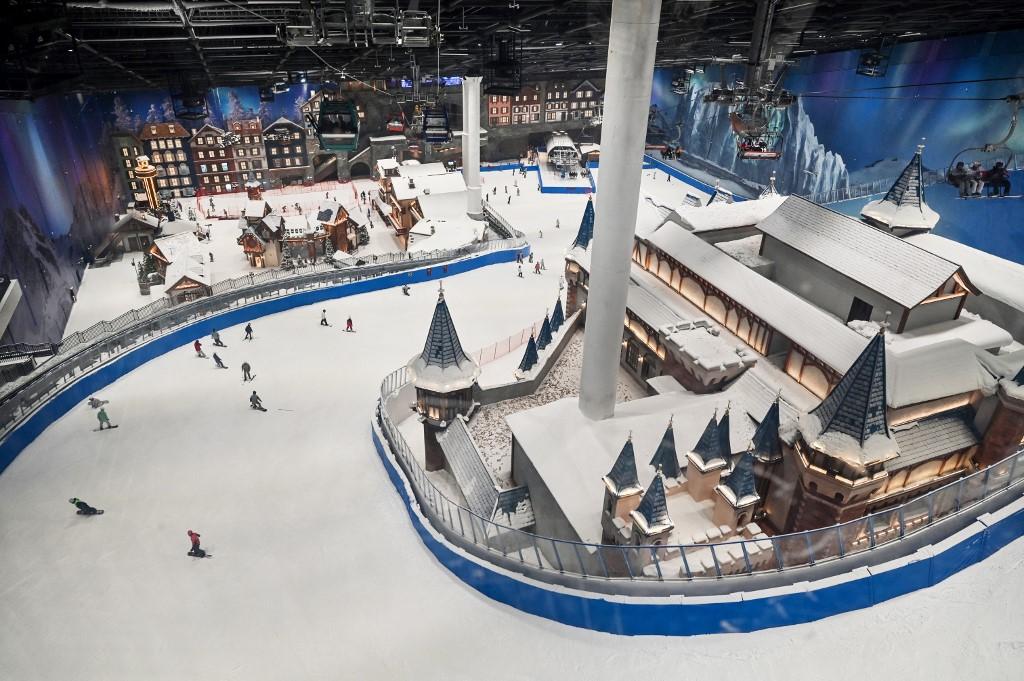 Vue d'ensemble de la nouvelle halle de ski de Shanghai. [AFP - HECTOR RETAMAL]