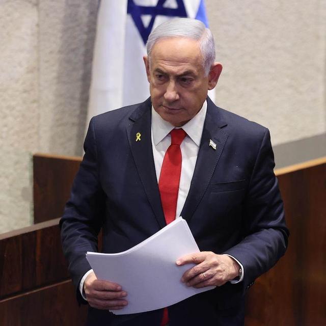 Benjamin Netanyahu est visé par un nouveau mandat d'arrêt de la Cour pénale internationale. [Keystone]