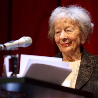 La voix de la poétesse polonaise décédée Wislawa Szymborska, Prix Nobel de littérature 1996, a été recréée par IA pour un faux entretien par radio. [Keystone/EPA - Jacek Bednarczyk]