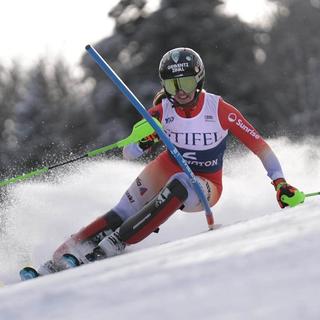 Camille Rast fête sa première victoire en Coupe du monde. [Keystone]