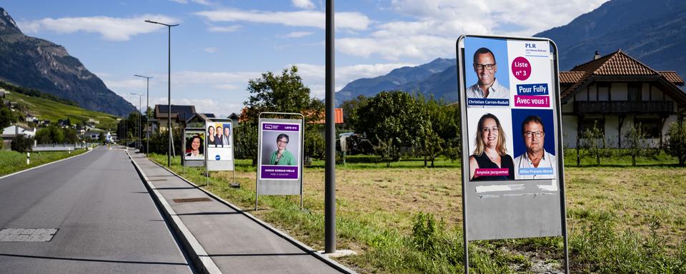 Les listes qui se prétendent ''non-partisanes'' rencontrent beaucoup du succès aux élections communales en Valais. [Keystone - Jean-Christophe Bott]