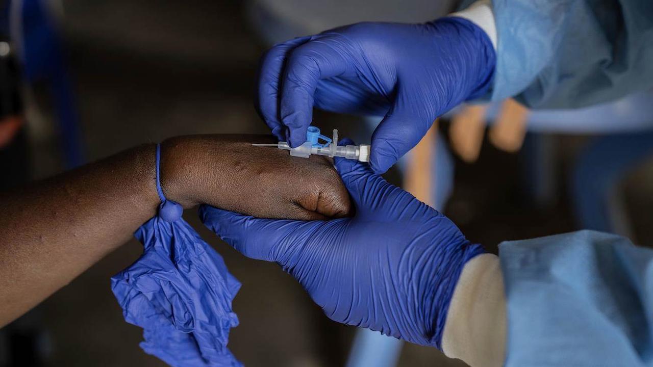 La Suisse ne prévoit pas pour l'instant de livrer de vaccins aux pays fortement touchés par le mpox. [Keystone]