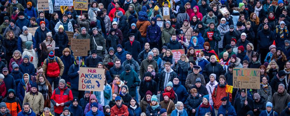 Reportage sur les manifestations contre l’extrême droite en Allemagne. [Keystone - DPA/Jens Büttner]