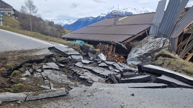 Isérables et La Tzoumaz (VS) sont coupées du monde depuis samedi après-midi suite à un éboulement. [Police cantonale valaisanne]