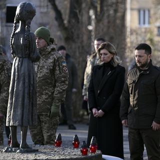 Le président ukrainien et sa femme à la cérémonie de commémoration des victimes de l'Holodomor (1932-1933). [Keystone - Anthony Anex]