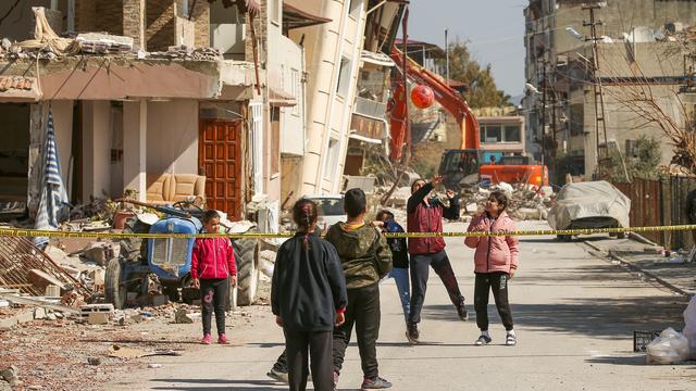 La vie reprend progressivement son cours en Turquie un an après les terribles séismes. [Keystone - AP Photo/Emrah Gurel]