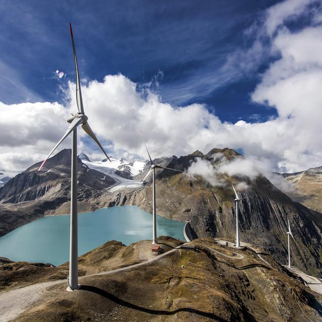 En hier, l'éolien pourrait compléter les autres sources renouvelables d'électricité en Suisse (image d'illustration). [Keystone - Olivier Maire]