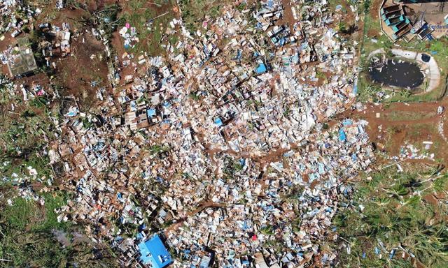 Mardi 17 décembre: une image aérienne montre les dégats causés par le cyclone Chido sur l'île française de Mayotte. [KEYSTONE - HANDOUT]