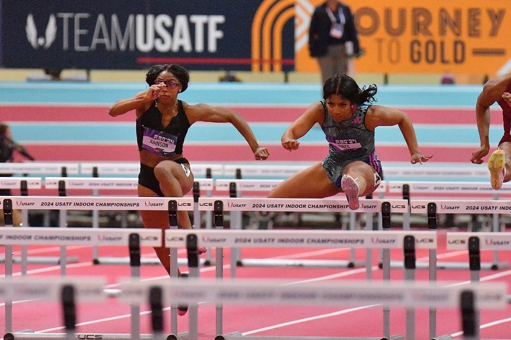 Tia Jones (droite) a égalé le record de la Bahaméenne Devynne Charlton. [Getty Images via AFP - SAM WASSON]