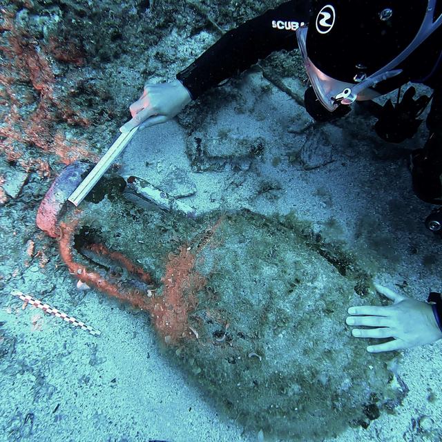 Une amphore découverte sur l'épave d'Anticythère durant l'expédition menée du 17 mai au 20 juin 2024. [ESAG]