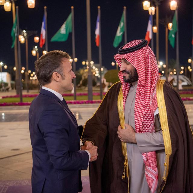 Saudi Crown Prince Mohammed bin Salman meets with French President Emmanuel Macron in Riyadh, Saudi Arabia, December 2, 2024. Saudi Press Agency/Handout via REUTERS THIS IMAGE HAS BEEN SUPPLIED BY A THIRD PARTY. [reuters - Agence de presse saoudienne]