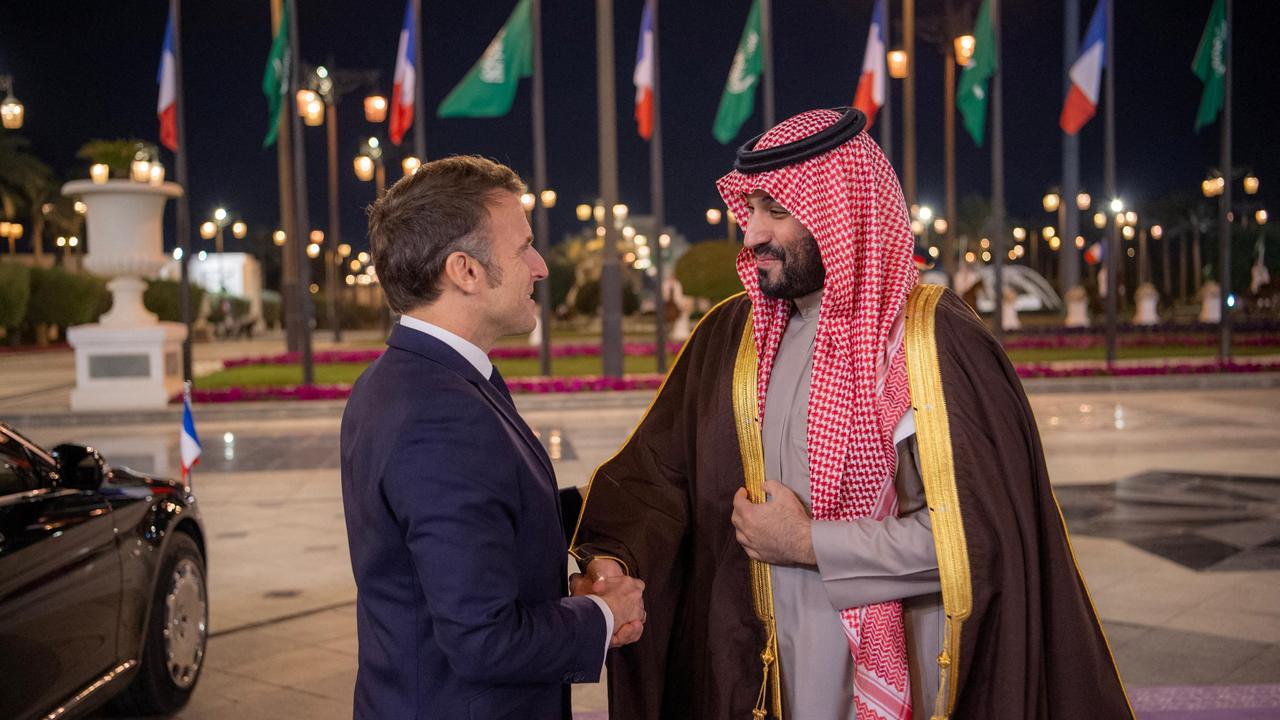 Saudi Crown Prince Mohammed bin Salman meets with French President Emmanuel Macron in Riyadh, Saudi Arabia, December 2, 2024. Saudi Press Agency/Handout via REUTERS THIS IMAGE HAS BEEN SUPPLIED BY A THIRD PARTY. [reuters - Agence de presse saoudienne]