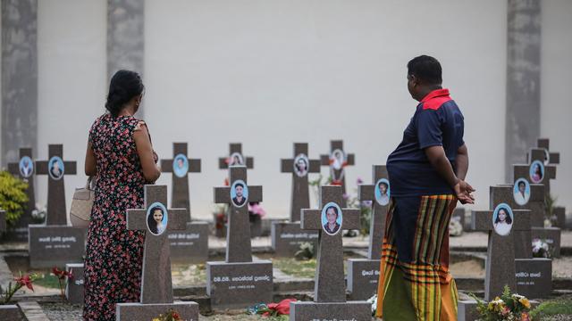 Cinq ans après les attentats suicides de Colombo, au Sri Lanka, la justice est toujours réclamée pour les victimes. [KEYSTONE - CHAMILA KARUNARATHNE]