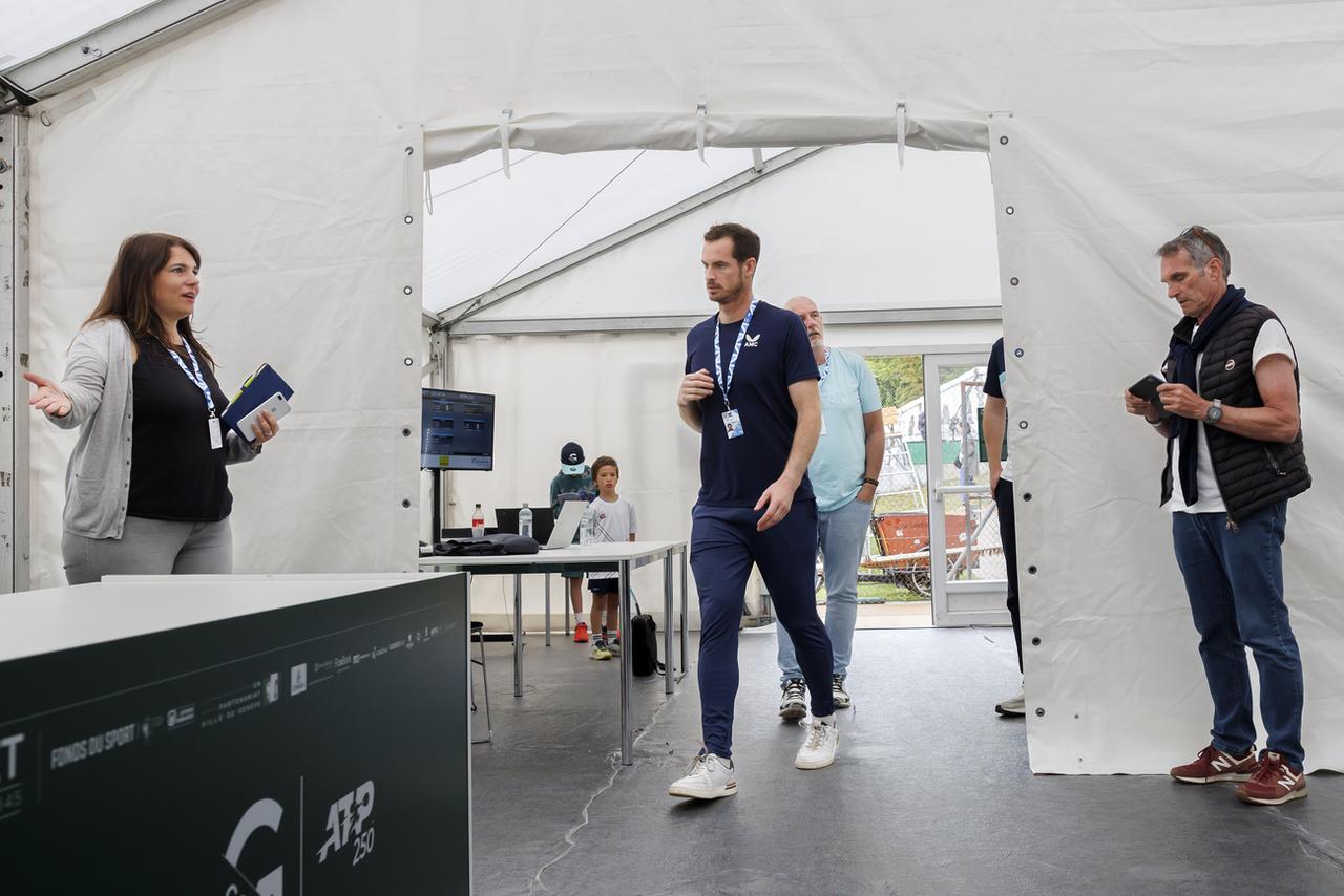 Andy Murray, de passage devant la presse et les fans genevois. [KEYSTONE - SALVATORE DI NOLFI]