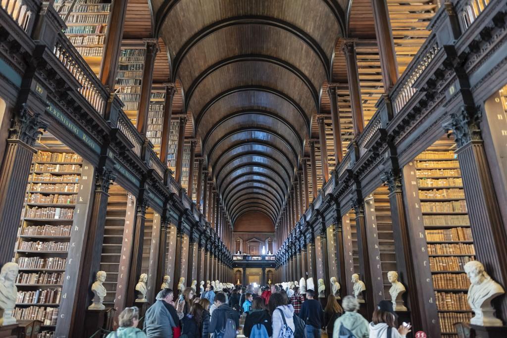 Les manifestants avaient bloqué l'entrée de la bibliothèque de l'université Trinity College de Dublin, prisée par les touristes. [AFP - Gerault Gregory - hemis.fr]