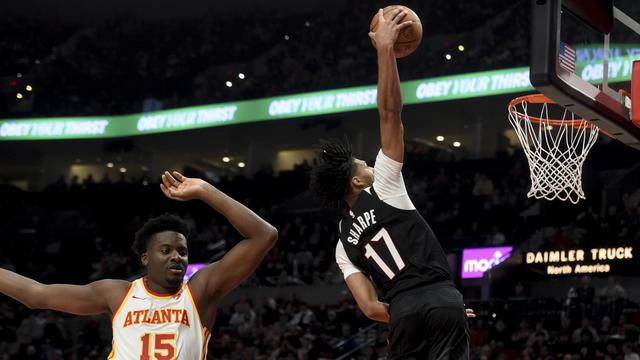 Nouvelle défaite pour les Hawks de Clint Capela (à gauche). [KEYSTONE - STEVE DYKES]