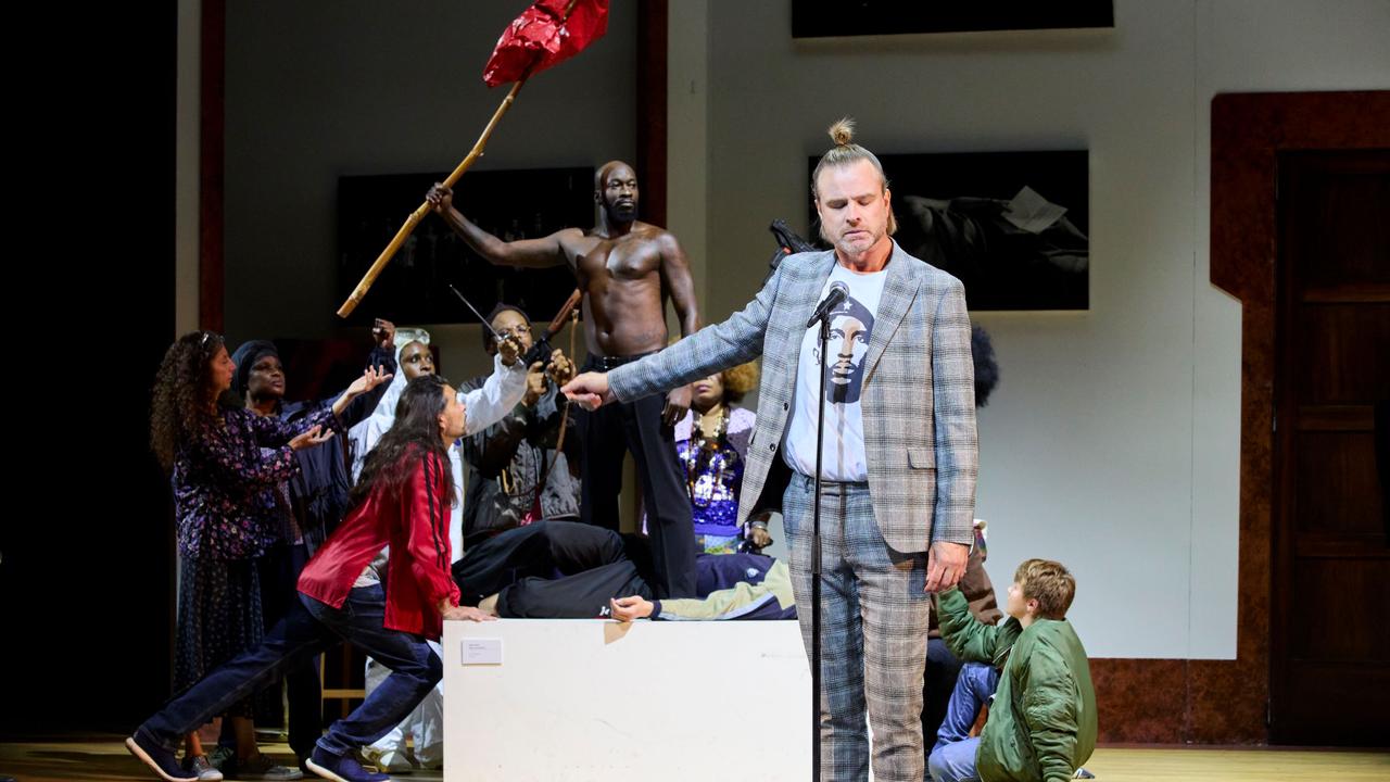 Bernard Richter dans "La clémence de Titus" de Mozart mis en scène par Milo Rau. [Grand Théâtre de Genève - Magali Dougados]