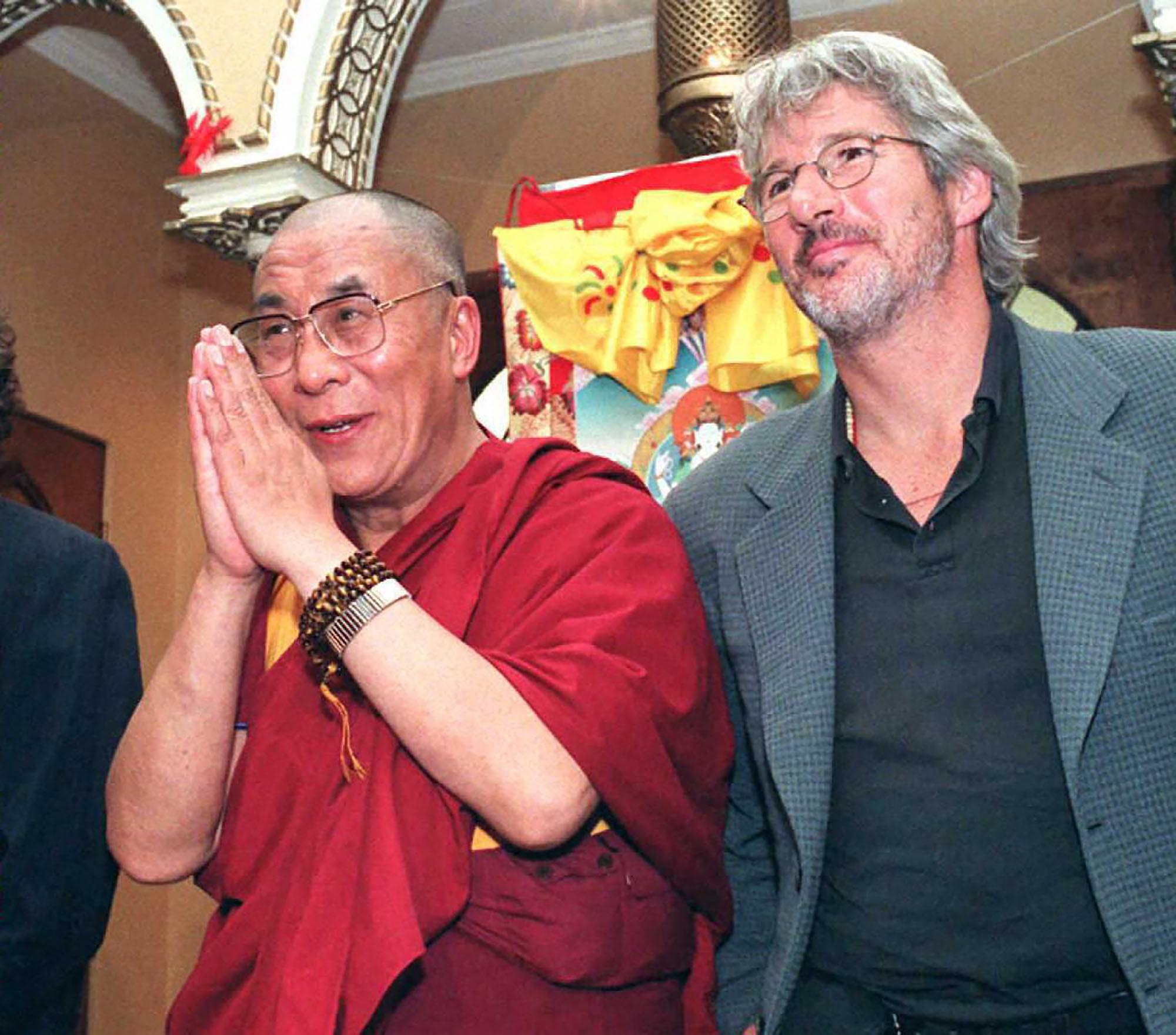 Le Dalaï-Lama et l'acteur Richard Gere à Chicago en 1996. [AFP - TIM ZIELENBACH]