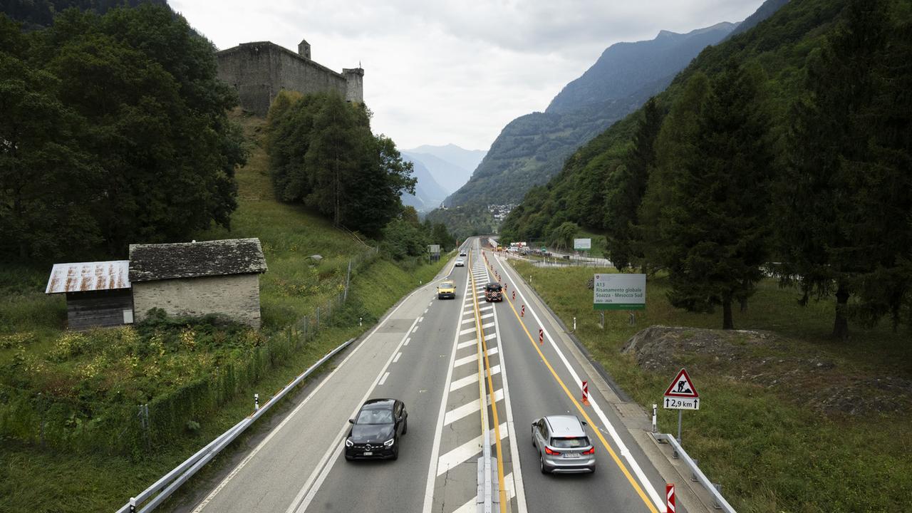 Les travaux de réparation sur l'A13 après les intempéries dans le val Mesolcina étant terminés, l'autoroute est entièrement rouverte. [Keystone - Alessandro Crinari]