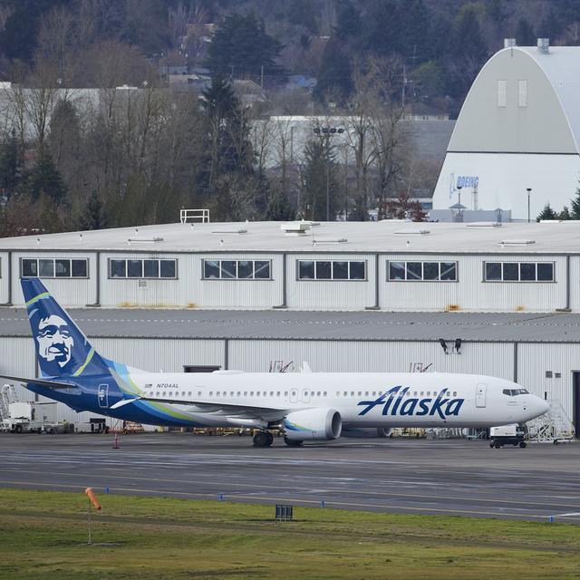 Le mouvement d'inspection de Boeing 737 MAX 9 s'étend dimanche dans le monde, entraînant des dizaines d'annulations de vols. [keystone - Craig Mitchelldyer]