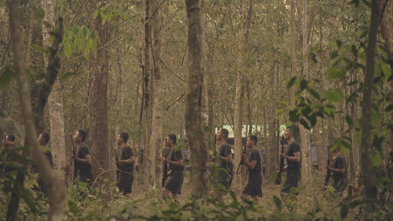 Des jeunes Birmans qui viennent de rejoindre les rangs des Forces de défense du peuple. 19h30 du 09.04.2023 [RTS]