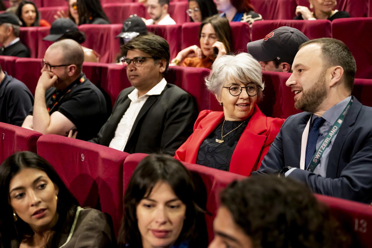 Elisabeth Baume-Schneider, ici avant la projection du film "The Shameless", vendredi 17 mai, mène la délégation suisse au festival de Cannes. [KEYSTONE - JEAN-CHRISTOPHE BOTT]