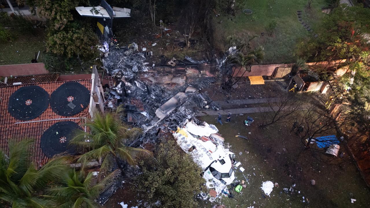 Un avion s'est écrasé vendredi dans la région de São Paulo, dans le sud-est du Brésil, tuant les 61 personnes à son bord. [Keystone - Isaac Fontana /EPA]