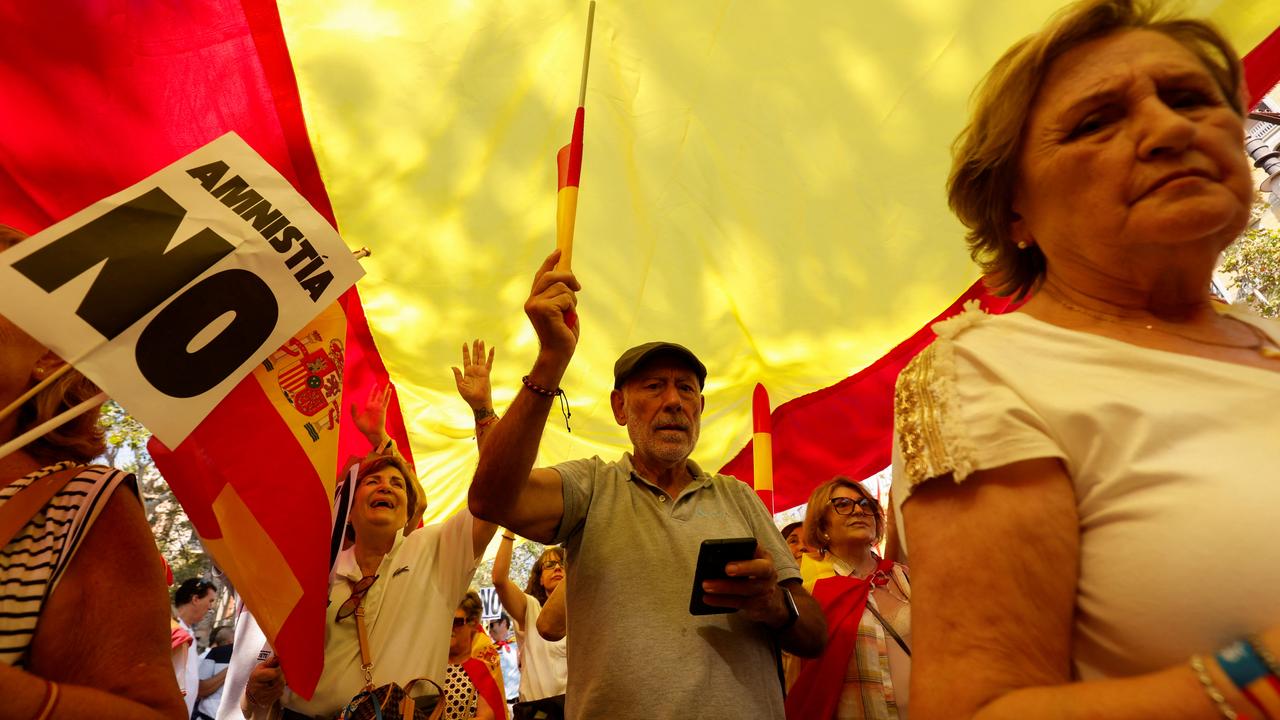 Des manifestants espagnols contre la loi d'amnistie des indépendantistes catalans réunis le 8 octobre 2023. [Reuters - Albert Gea]