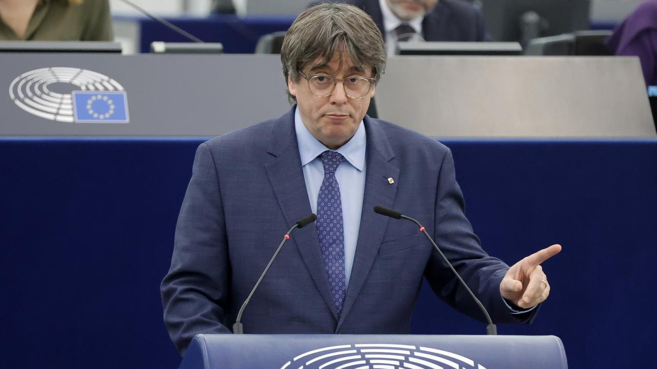 Carles Puigdemont devant le Parlement européen en décembre. [Keystone - EPA/Ronald Wittek]