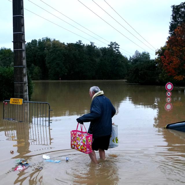 Les rues inondées de Pommeuse (Seine-et-Marne) après le passage de la dépression Kirk. [AFP - Dimitar Dilkoff]