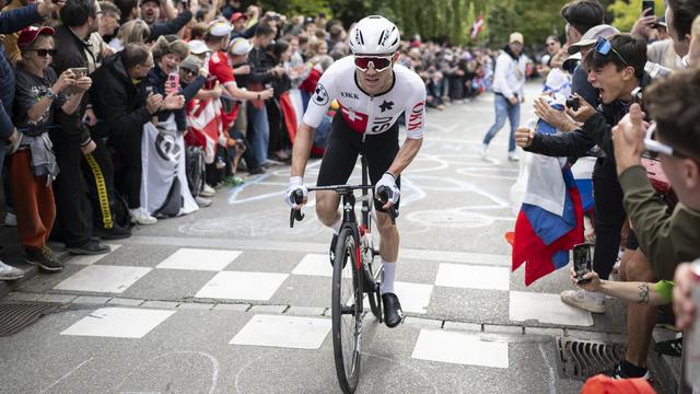 A l'image d'un Marc Hirschi à l'offensive en fendant la foule, les Mondiaux de Zurich ont été une réussite sportive et populaire. [KEYSTONE - ENNIO LEANZA]