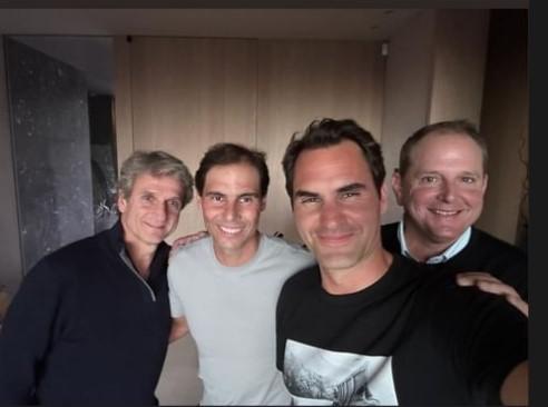 Roger Federer a posté sur Instagram ce cliché avec Carlos Costa (agent de Rafael Nadal), Rafael Nadal et Tony Godsick, l'agent du Bâlois. [Insta Federer]