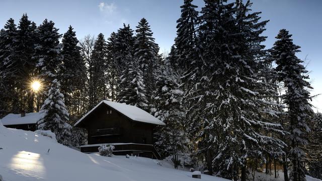 La neige est tombée au Paccots (FR). [Keystone - Laurent Gillieron]