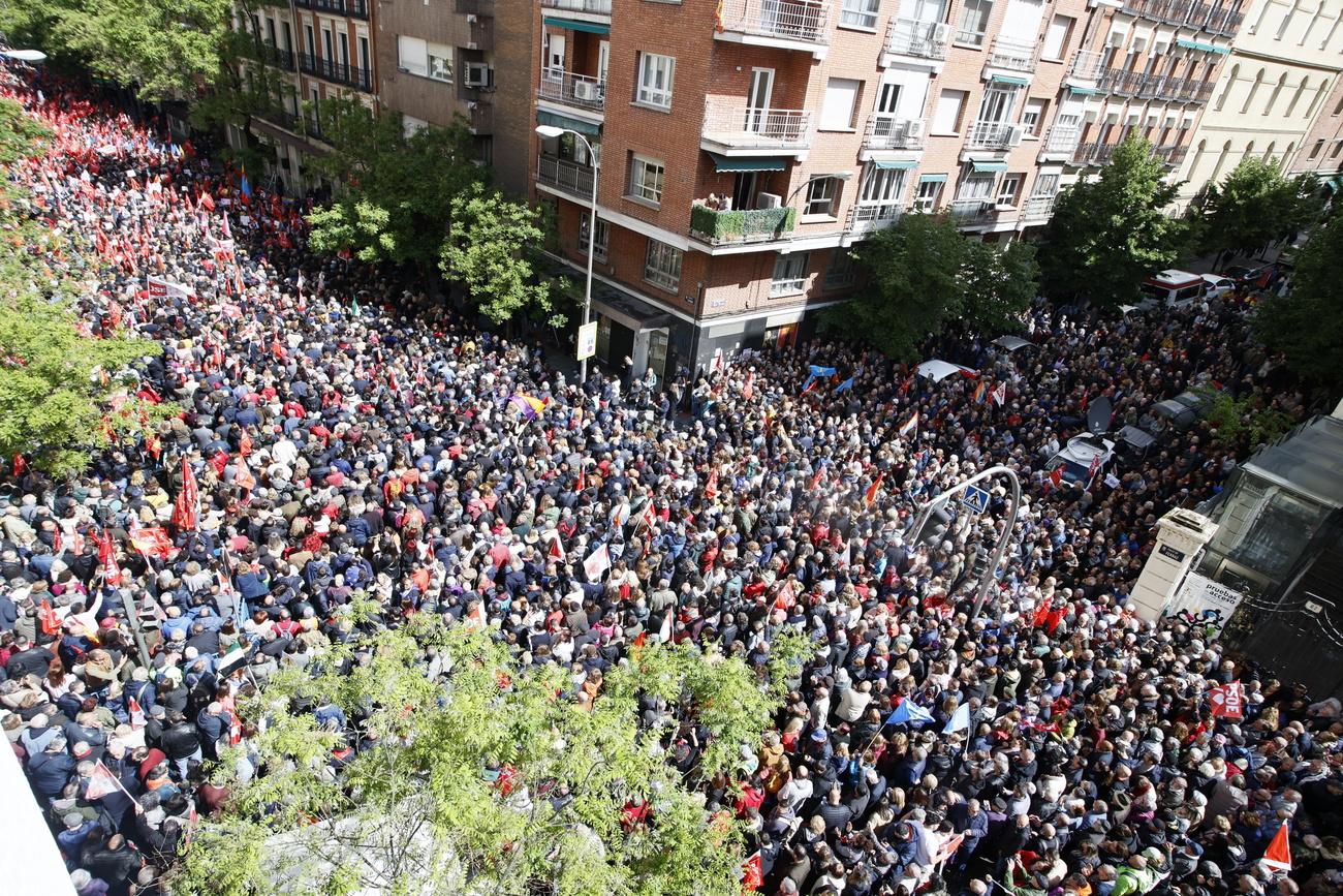 Des sympathisants se sont réunis samedi dans la capitale pour réclamer le maintien de Pedro Sánchez à la tête du gouvernement espagnol. [KEYSTONE - FERNANDO ALVARADO]