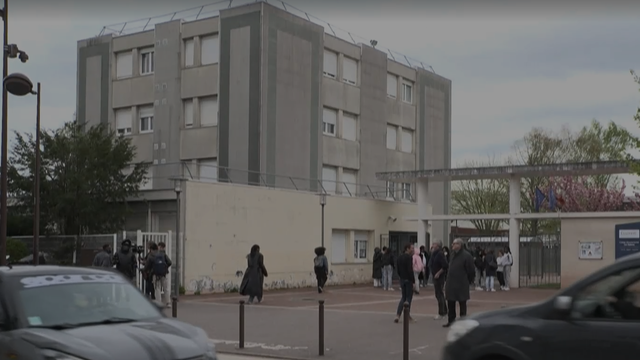 Quatre jeunes inculpés d'assassinat dans la mort d'un adolescent en France.