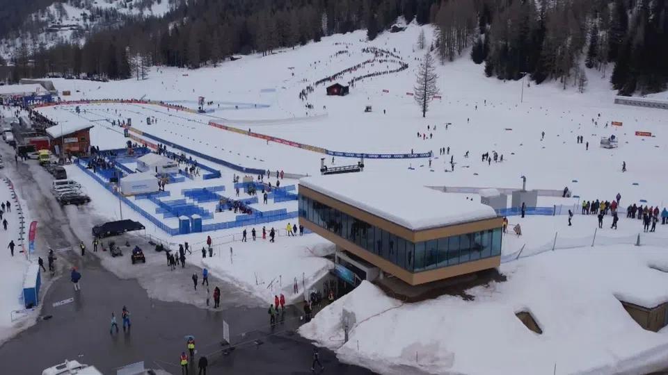 Le Centre nordique de Goms, dans le Haut-Valais, a accueilli une course de la Coupe du monde de ski de fond en janvier 2024. [SRF]
