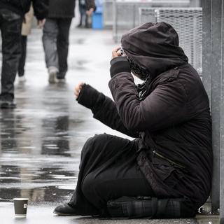 Un recours a été déposé contre la nouvelle loi vaudoise sur la mendicité. [Keystone - Laurent Gillieron]