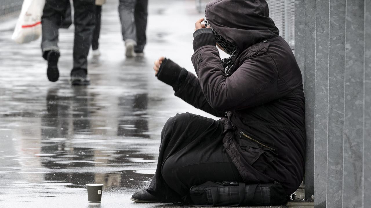 Un recours a été déposé contre la nouvelle loi vaudoise sur la mendicité. [Keystone - Laurent Gillieron]