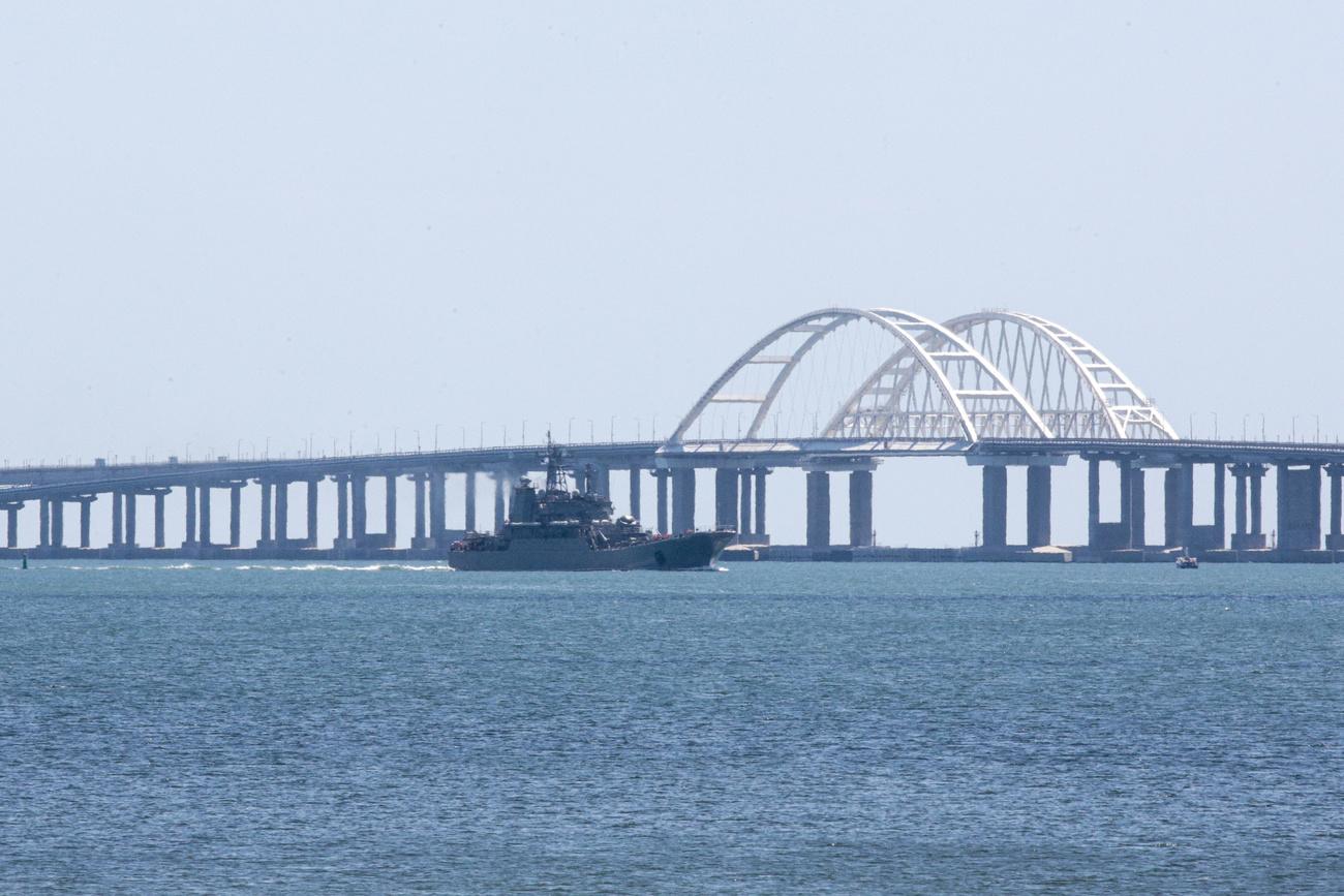 Le pont qui relie la péninsule de Crimée et la Russie reste étroitement surveillé après l'attaque militaire de l'Ukraine. [Keystone/AP Photo - DR]