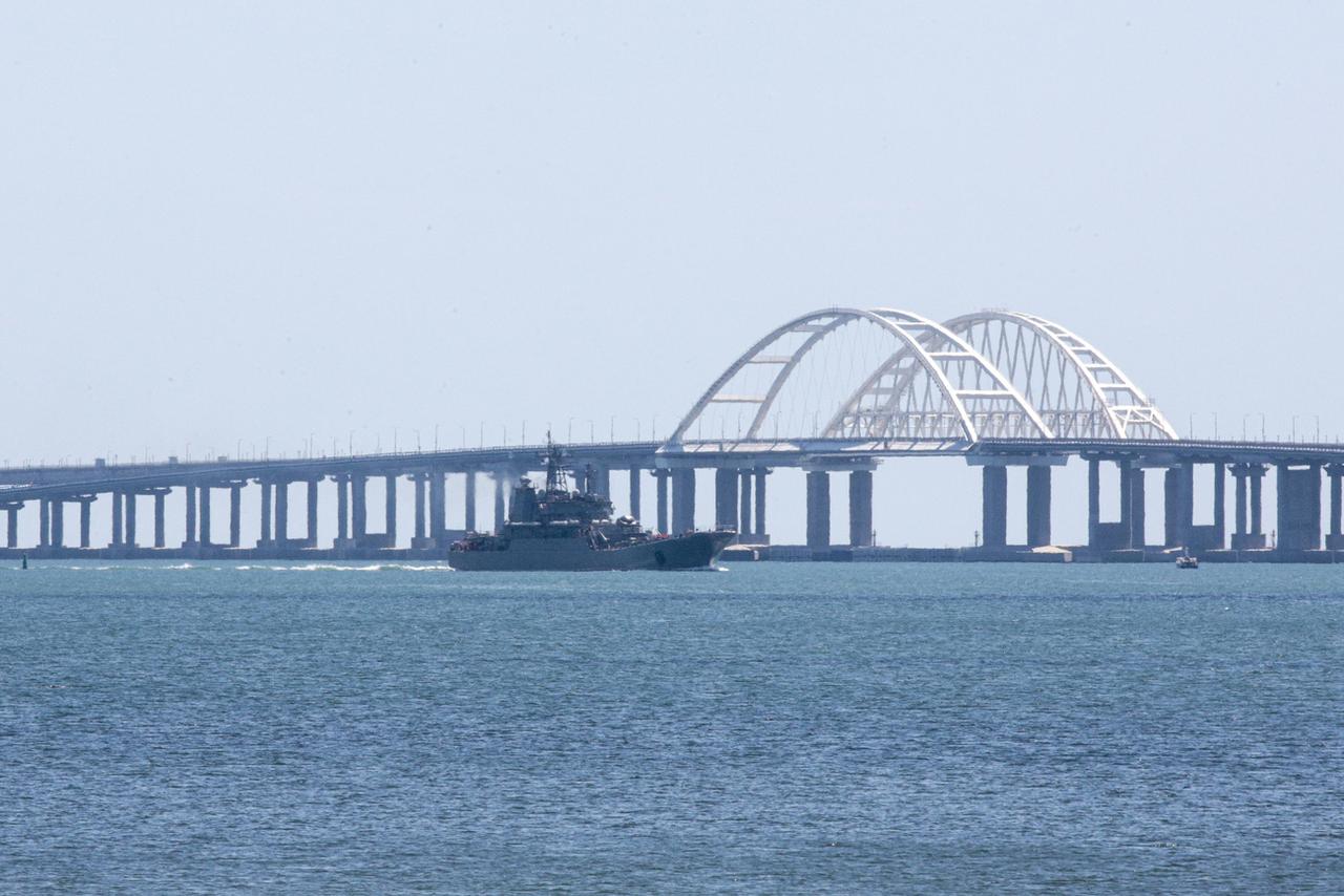 Le pont qui relie la péninsule de Crimée et la Russie reste étroitement surveillé après l'attaque militaire de l'Ukraine. [Keystone/AP Photo - DR]