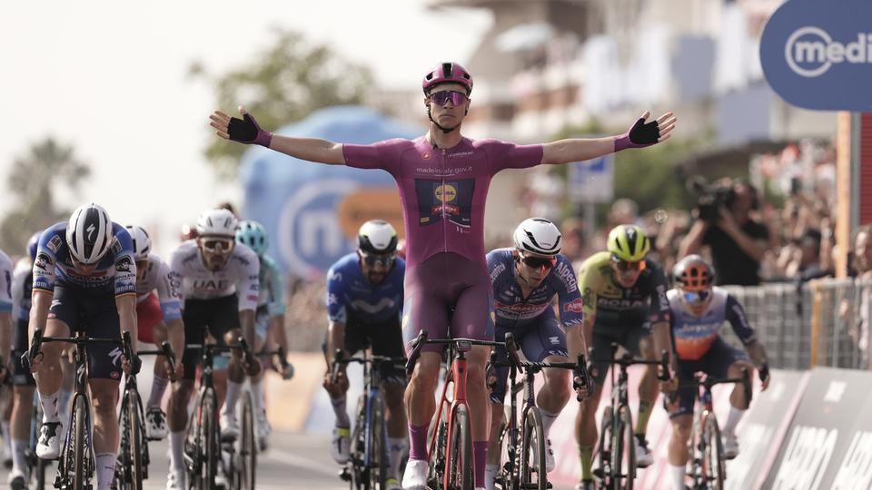 Milan a remporté sa 2e étape du Giro cette année. [KEYSTONE - MASSIMO PAOLONE]