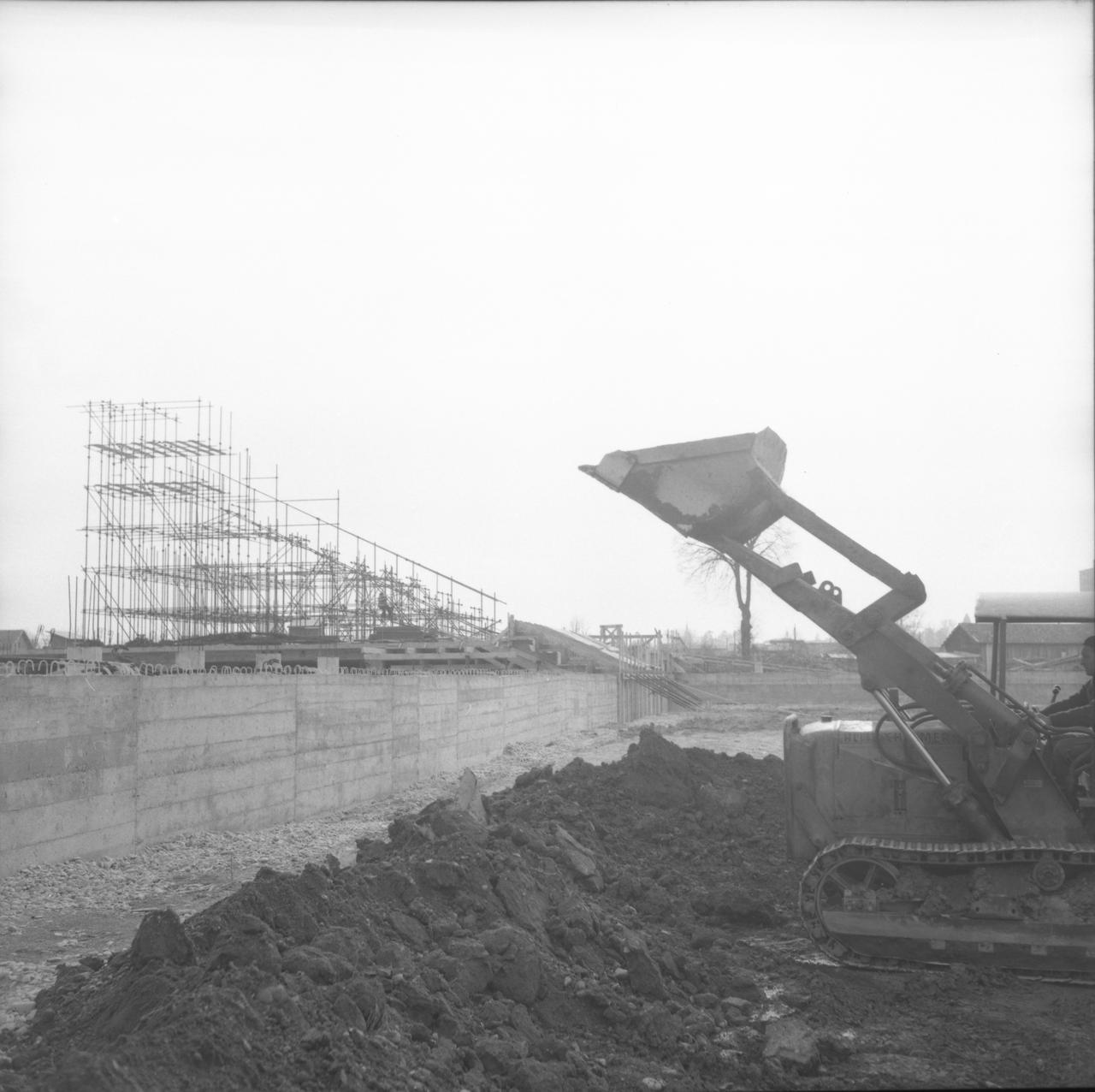 Chantier de construction de la patinoire des Vernets, 22.03.1958 [Bibliothèque de Genève - Christian Murat]