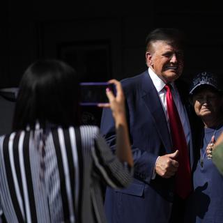 L'influenceuse américaine Laura Loomer est un soutien indéfectible du candidat républicain Donald J. Trump. [Keystone/AP Photo - Matt Rourke]