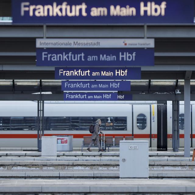 La ligne Mannheim-Francfort est fermée. [Keystone - EPA/RONALD WITTEK]
