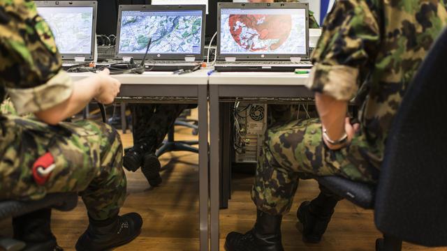 L'armée suisse participe à un exercice cyber international. [Keystone - Christian Beutler]