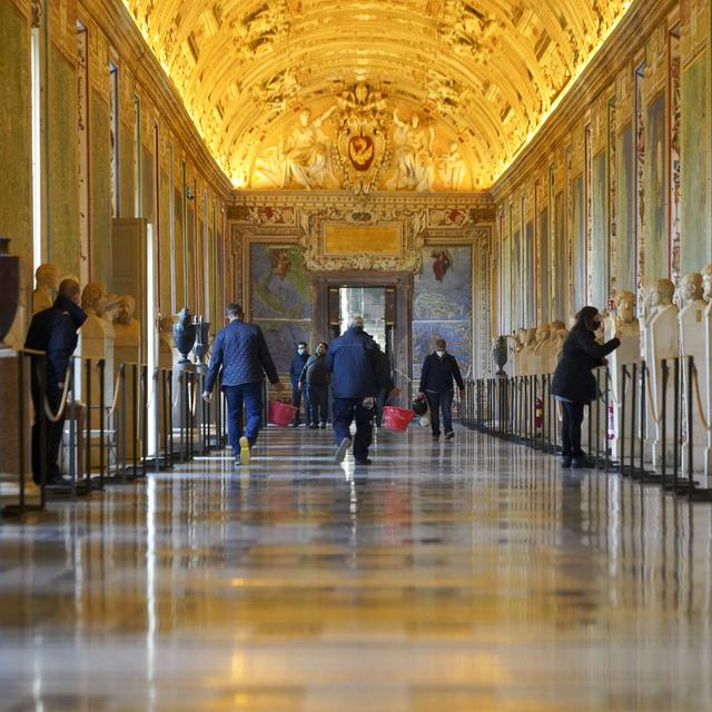 Des salariés des musées du Vatican dénoncent des méthodes de travail qui porteraient atteinte à leur santé et à leur «dignité». [Keystone - AP Photo/Andrew Medichini]