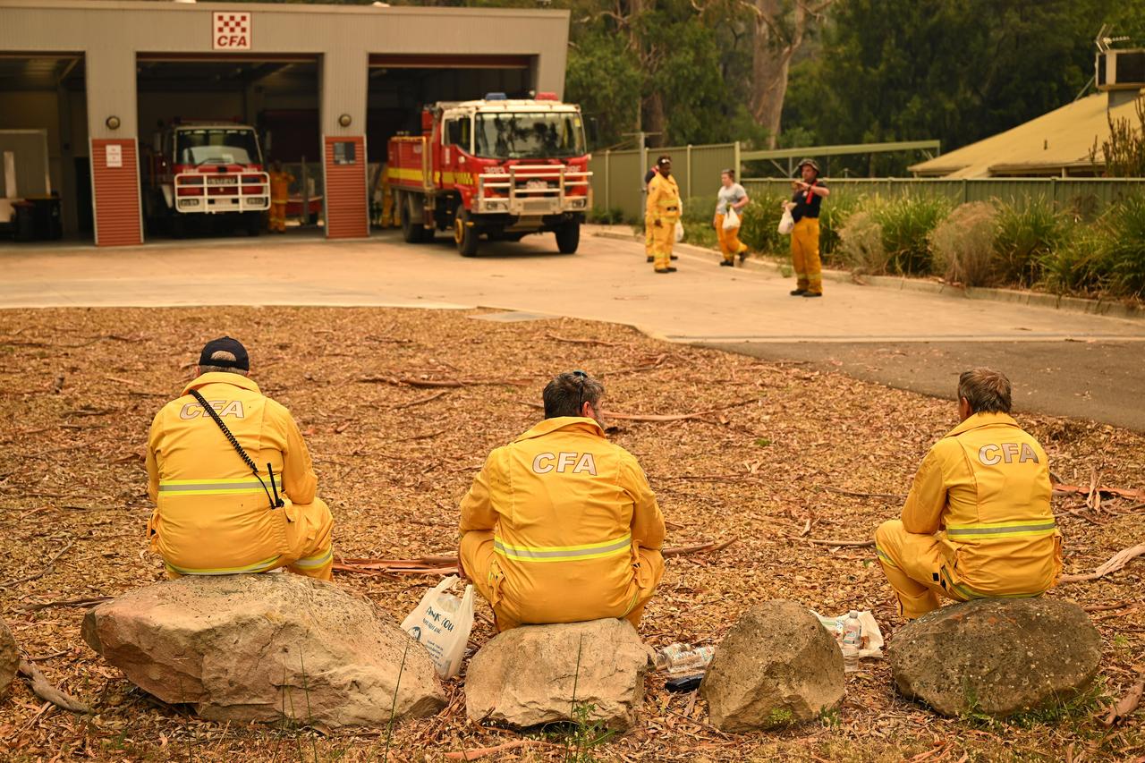 Des pompiers à la caserne de Halls Gap, dans l'État du Victoria, en Australie, le 22 décembre 2024. [Keystone]