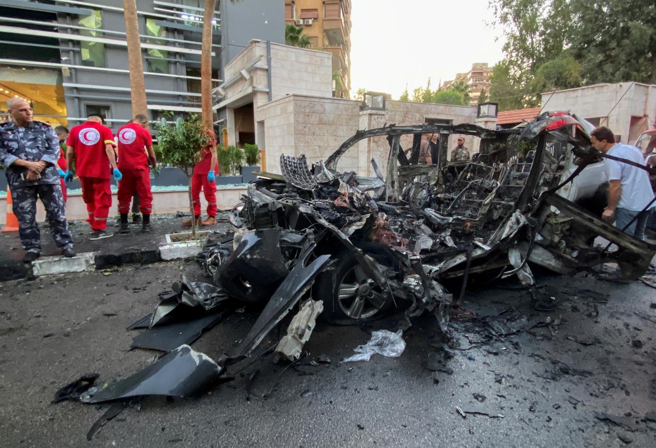 Une frappe aérienne israélienne visant une voiture civile dans le quartier résidentiel de Mazzé à Damas (Syrie) a fait deux morts civils et trois blessés lundi. [REUTERS - Firas Makdesi]