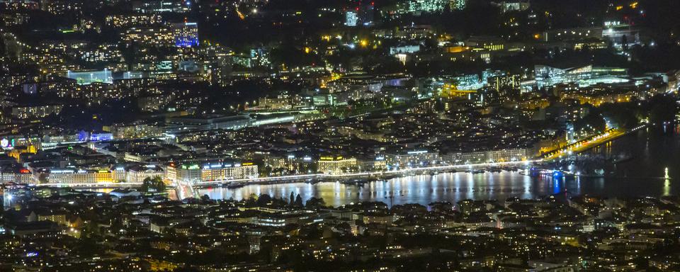 Reportage au cœur du dispositif de médiateurs urbains nocturnes à Genève. [Keystone - Magali Girardin]